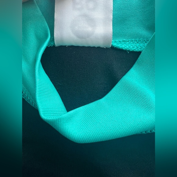 Roxy Women’s Rash Guard Size Small - Picture 8 of 9